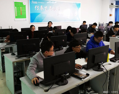 計(jì)算機(jī)專(zhuān)業(yè)畢業(yè)生為何選擇再入培訓(xùn)機(jī)構(gòu)深造？——解析技術(shù)研究領(lǐng)域的現(xiàn)實(shí)路徑